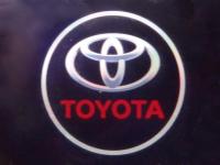 Лазерная подсветка Welcome со светящимся логотипом Toyota в черном металлическом корпусе, комплект 2 шт.
