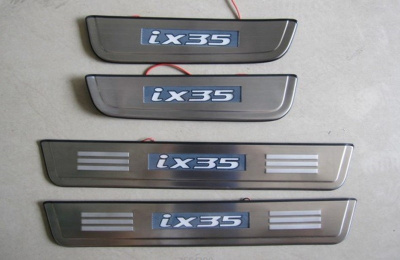 Hyundai ix35 (10–/14–) Накладки на дверные пороги с логотипом и LED подсветкой, нерж.